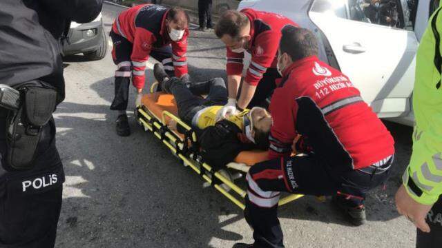 Polisin 'dur' ihtarına uymayarak kaçan 5 kişiden 1'i uyarı ateşinde ağır yaralandı Polisin 'dur' ihtarına uymayarak kaçan 5 kişiden 1'i uyarı ateşinde ağır yaralandı