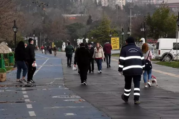 Uzman isimden korkutan uyarı: Pandeminin üçüncü dalgasına doğru gidiyoruz