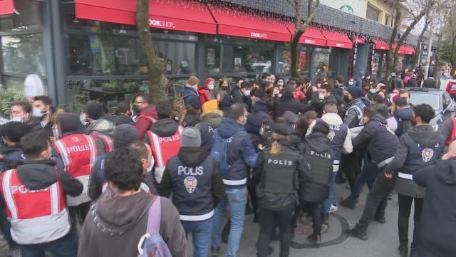 Boğaziçi Üniversitesi çevresinde toplanan gruplara gözaltı