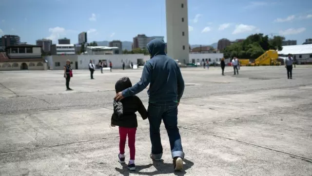 ABD'de 9 yaşındaki El Salvadorlu çocuk, 500 günden uzun süredir gözetim merkezinde tutuluyor