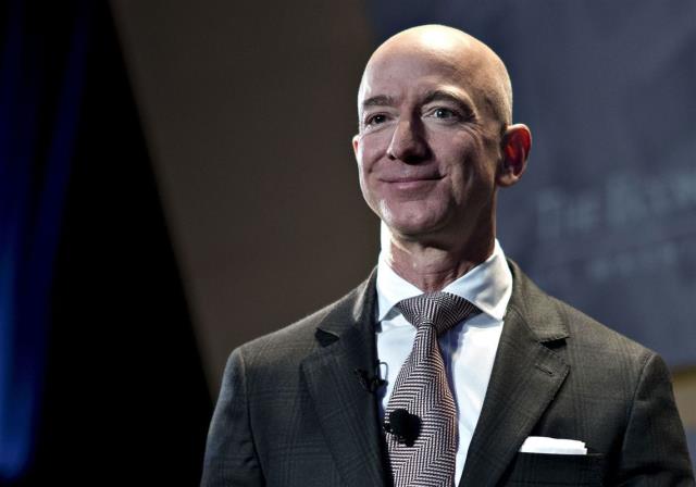 Amazon'un kurucusu Jeff Bezos şirketteki CEO'luk görevini bırakıyor