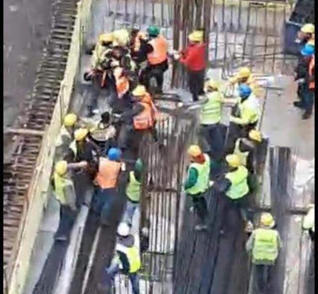 Ataşehir'deki Finans Merkezi şantiyesinde çalışan işçiler arasındaki anlaşmazlık meydan kavgasına dönüştü