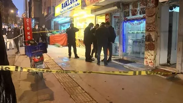 Esenyurt'ta 3 kişi otomobille kovaladıkları adamı kurşuna tuttular