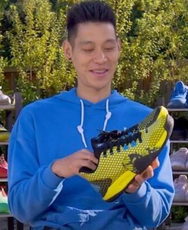 Ayakkabısı piyasaya çıkan basketbolcu Jeremy Lin, tarihe geçti