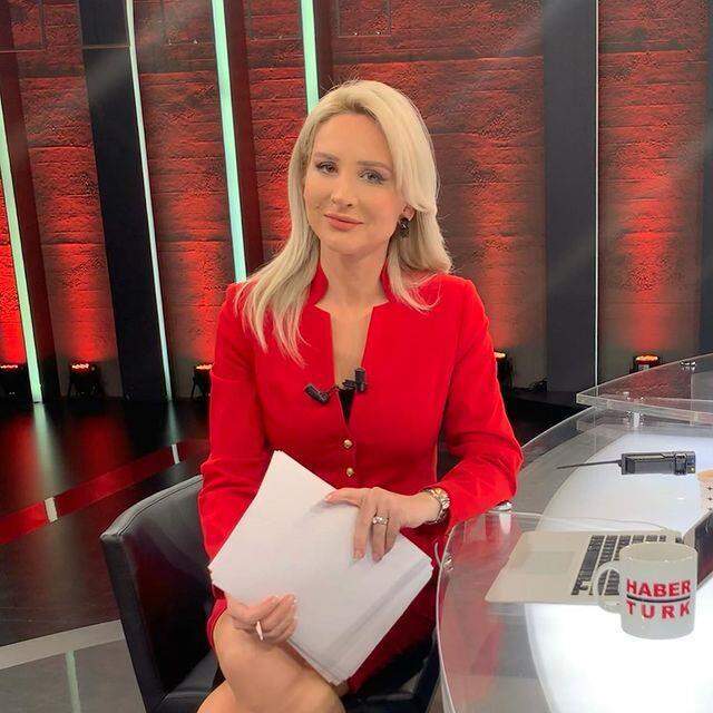 Haber spikeri Meltem Acet, kendisini kocası gibi tanıtarak rahatsız eden hayranından şikayetçi oldu