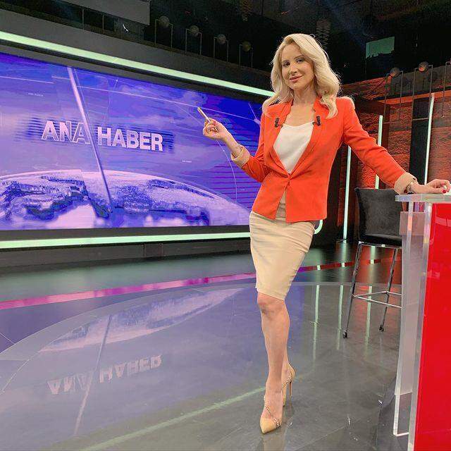 Haber spikeri Meltem Acet, kendisini kocası gibi tanıtarak rahatsız eden hayranından şikayetçi oldu