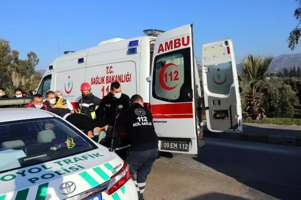 Son dakika haber: Otomobil otoyol gişelerine çarptı: 2 ölü, 2 yaralı