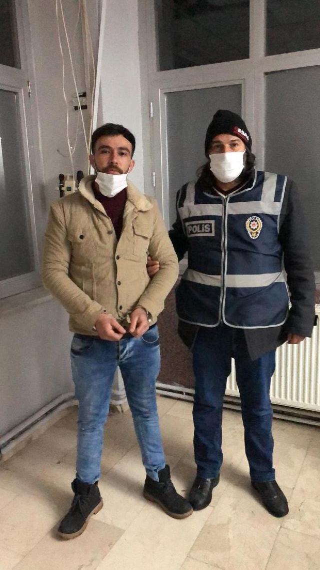 Eşi ile kızını sıcak suyla haşlayan adam hakkında iddianame hazırlandı! 6 yıla kadar hapsi ve suyun 'silah' sayılması isteniyor Eşi ile kızını sıcak suyla haşlayan adam hakkında iddianame hazırlandı! 6 yıla kadar hapsi ve suyun 'silah' sayılması isteniyor