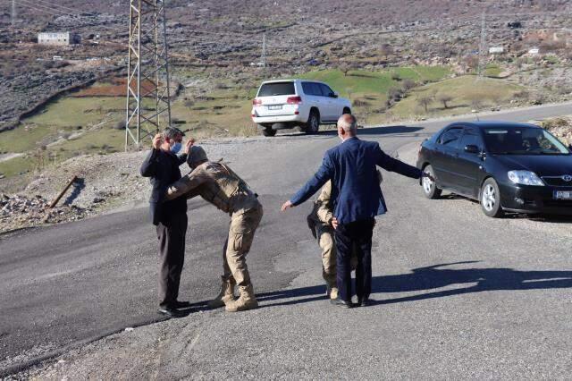 Katliam gibi kavgada hayatını kaybeden 7 kişi defnedilirken, jandarma bölgede kuş uçurtmadı