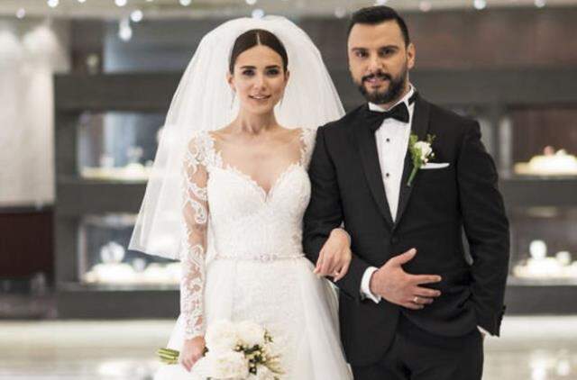 Çiçeği burnunda anne Buse Varol, kızının fotoğrafını paylaştı Çiçeği burnunda anne Buse Varol, kızının fotoğrafını paylaştı