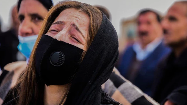 Iraq'ta Ezidi toplumu IŞİD katliamlarında öldürülen 104 kurbanı toprağa verdi