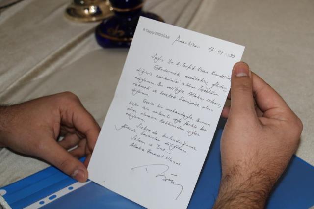 Cumhurbaşkanı Erdoğan'ın şair Ahmet Tevfik Ozan'a cezaevinden gönderdiği mektup 22 yıl sonra ortaya çıktı