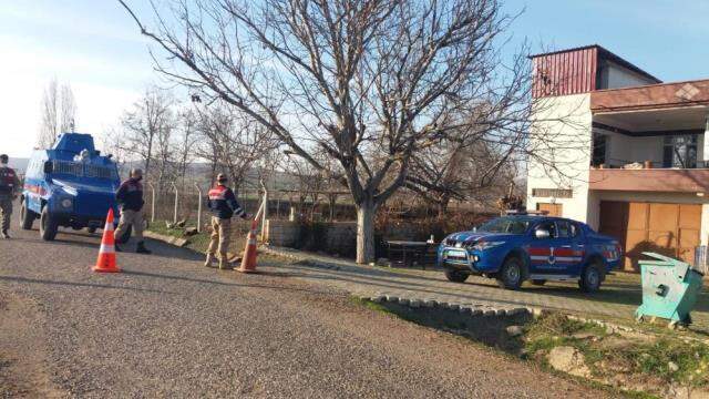Kahramanmaraş'ta 250 nüfuslu mahalle mutasyonlu virüs nedeniyle karantinaya alındı Kahramanmaraş'ta 250 nüfuslu mahalle mutasyonlu virüs nedeniyle karantinaya alındı