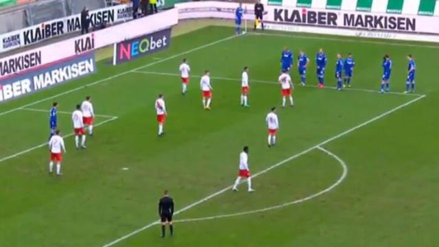 Karlsruhe'li futbolcuların korner taktiği sosyal medyaya damga vurdu
