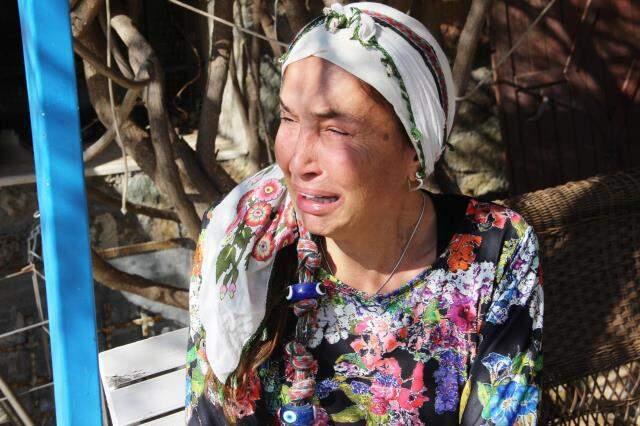 Ünlü manken tüm mal varlığını satıp köye yerleşmişti; ağlaya ağlaya köy hayatını bıraktı