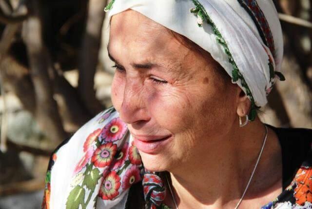 Ünlü manken tüm mal varlığını satıp köye yerleşmişti; ağlaya ağlaya köy hayatını bıraktı