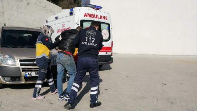 Uyanık sürücü, polis kendisinden ehliyet isteyince kendisini yere attı