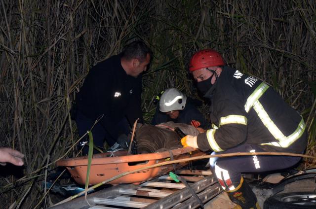 Antalya'da çarpışan iki otomobilden biri dereye uçtu: 6 ölü