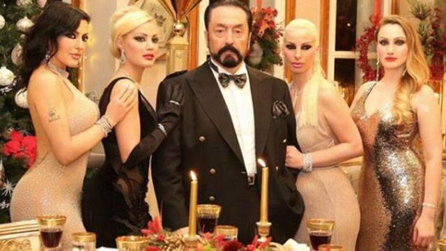 Adnan Oktar'ın 'Hayalet'i örgütün 'Seks Olimpiyatlarını' deşifre etti: Cariye bulunuyordu