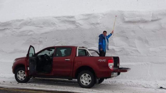 Ardahan'ı Artvin'e Bağlayan Sahara Geçidi'nde 5 metrelik kar kütlesi