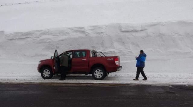 Ardahan'ı Artvin'e Bağlayan Sahara Geçidi'nde 5 metrelik kar kütlesi