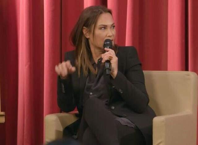 Hülya Avşar yıllar sonra o sahne hakkında konuştu: Sadece beni değil herkesi öyle öpüyordu