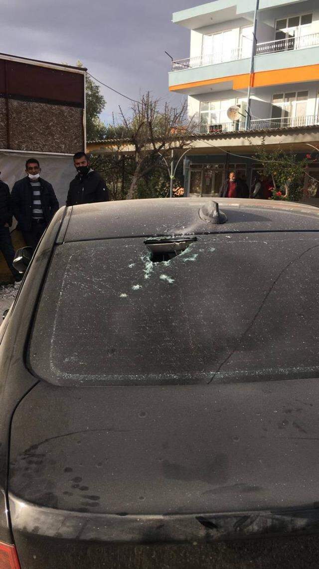 Barakası yıkılan kadın dehşet saçtı! Tüfekle 2 kişiyi vurduktan sonra belediye binasını bastı Barakası yıkılan kadın dehşet saçtı! Tüfekle 2 kişiyi vurduktan sonra belediye binasını bastı
