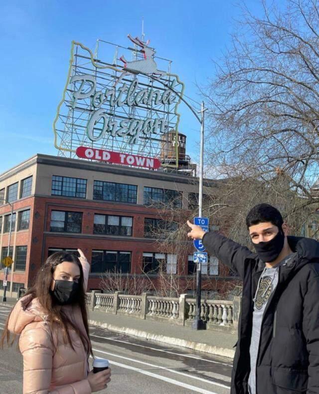 FETÖ'cü Enes, milyarder sevgilisi Ariana Rockefeller'a 'maklube' yaptırdı