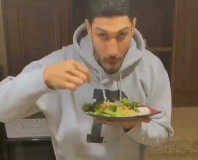 FETÖ'cü Enes, milyarder sevgilisi Ariana Rockefeller'a 'maklube' yaptırdı