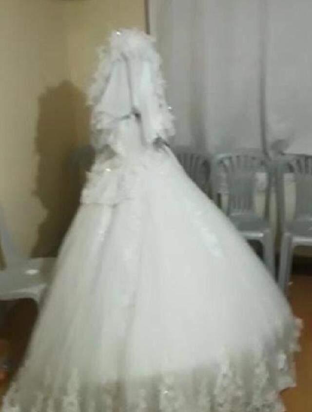 Gürültü şikayetine giden polis, evde düğün yapan gelin damatla karşılaştı