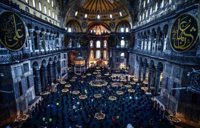 Ayasofya Camii yeni çehresiyle hayran bıraktı