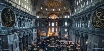 Cumhurbaşkanı Erdoğan'ın 'Taçlı yıldızımız' dediği Ayasofya Camii yeni çehresiyle hayran bıraktı