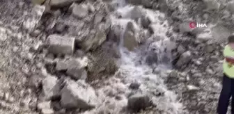 Bu şelalenin ne kaynağı belli, ne de suyunun nereye gittiği