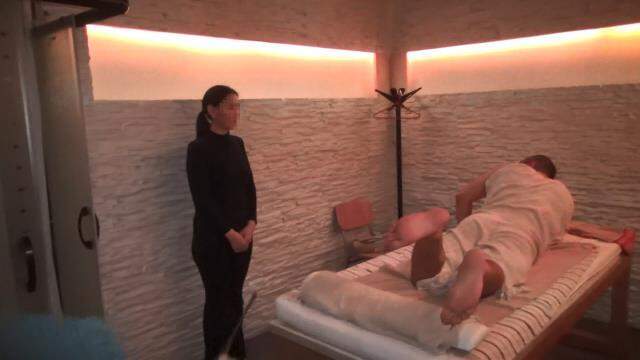 Masaj salonuna baskınında ceza yağdı! Nereye kaçacaklarını şaşırdılar Masaj salonuna baskınında ceza yağdı! Nereye kaçacaklarını şaşırdılar