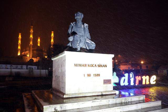Tüm yurdu etkisi altına alması beklenen kar yağışı Edirne'de başladı Tüm yurdu etkisi altına alması beklenen kar yağışı Edirne'de başladı