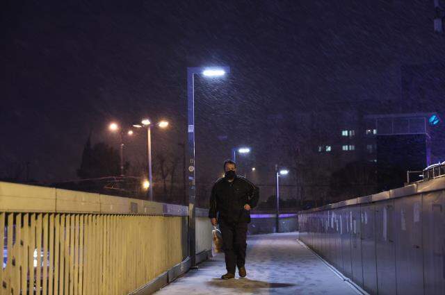 İstanbul'da beklenen kar yağışı başladı İstanbul'da beklenen kar yağışı başladı