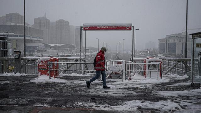 İstanbul pazar sabahına karla uyandı! Peki kar yağışı ne zamana kadar devam edecek?