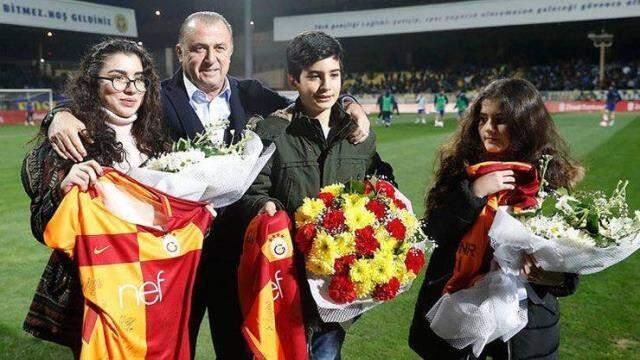 Şehit Fethi Sekin'in futbolcu oğlu Burak Tolunay Sekin, Galatasaray'da oynamak istiyor Şehit Fethi Sekin'in futbolcu oğlu Burak Tolunay Sekin, Galatasaray'da oynamak istiyor