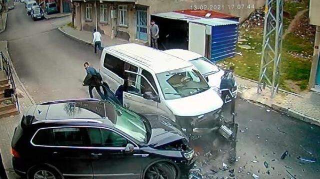 Önce polis arabasına çarptılar sonra cipe! Avcılar'da film gibi kovalamaca