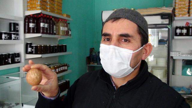 Üzerinde 'Allah' yazan yumurta görenleri hayrete düşürdü: Hayran kaldık Üzerinde 'Allah' yazan yumurta görenleri hayrete düşürdü: Hayran kaldık