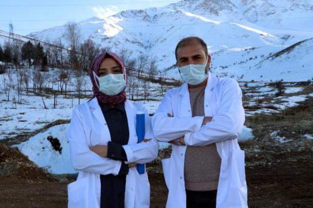 Van'ın Gevaş ilçesindeki aşı çalışmasıyla Hollanda'da bir kanala haber doktor konuştu: Çok mutluyuz Van'ın Gevaş ilçesindeki aşı çalışmasıyla Hollanda'da bir kanala haber doktor konuştu: Çok mutluyuz