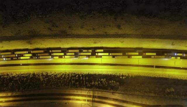 Yoğun kar yağışının kapattığı TEM, 1,5 saat sonra trafiğe açıldı Yoğun kar yağışının kapattığı TEM, 1,5 saat sonra trafiğe açıldı