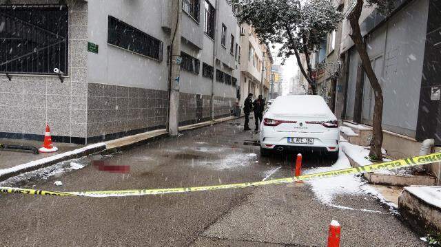 Bursa'da gazeteciye silahlı saldırı kamerada Bursa'da gazeteciye silahlı saldırı kamerada