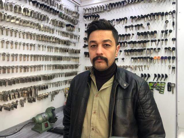 Evlerinde bıçaklanarak öldürülen aileyi ilk o gördü: Ortalık kan gölüydü, tanınmaz haldelerdi Evlerinde bıçaklanarak öldürülen aileyi ilk o gördü: Ortalık kan gölüydü, tanınmaz haldelerdi