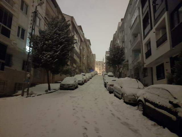 İstanbullular dikkat! Kar yağışı etkisini yeniden artırdı