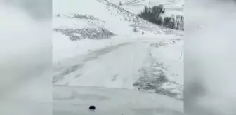 Son dakika haber... Filyasyon ekipleri aşı yapmak için karlı yolları paletli ambulanslarla aşıyor