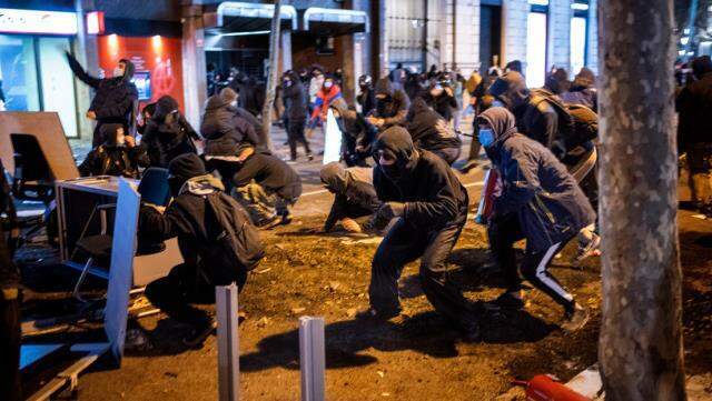 İspanya'da Rap sanatçısı Hasel'e destek için düzenlenen gösterilere polis müdahale etti İspanya'da Rap sanatçısı Hasel'e destek için düzenlenen gösterilere polis müdahale etti