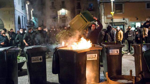 İspanya'da Rap sanatçısı Hasel'e destek için düzenlenen gösterilere polis müdahale etti İspanya'da Rap sanatçısı Hasel'e destek için düzenlenen gösterilere polis müdahale etti