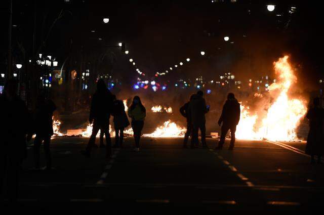 İspanya'da Rap sanatçısı Hasel'e destek için düzenlenen gösterilere polis müdahale etti İspanya'da Rap sanatçısı Hasel'e destek için düzenlenen gösterilere polis müdahale etti