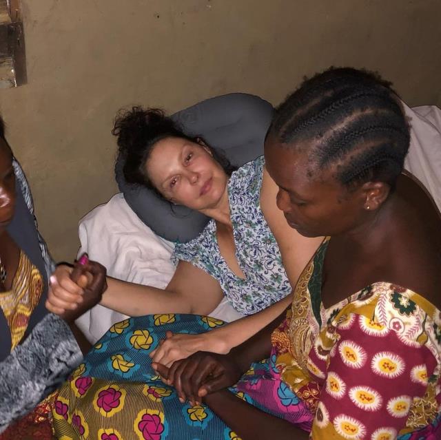 Issız ormanda bacağını kıran oyuncu Ashley Judd, 55 saatte hastaneye ulaştı